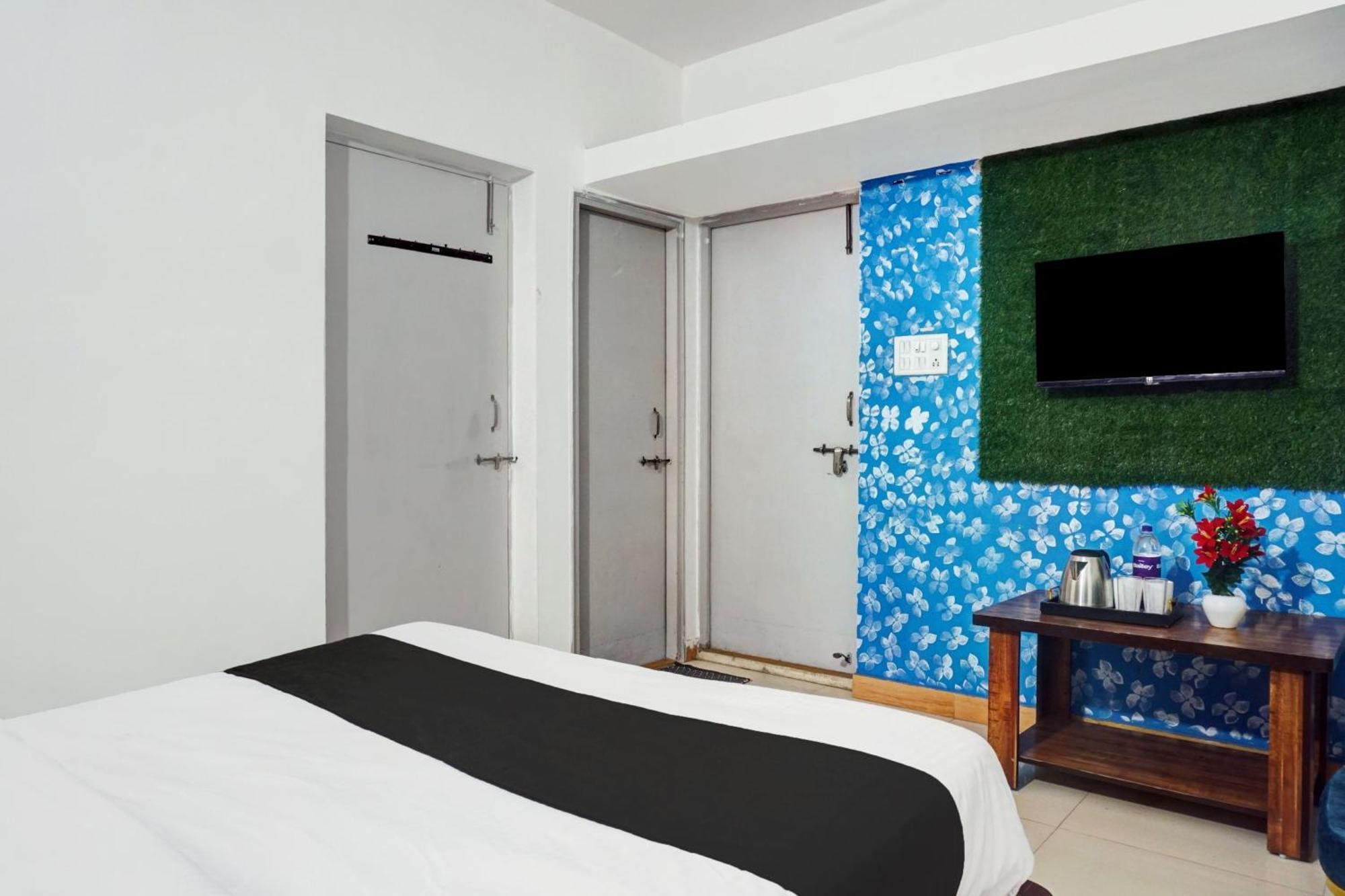 O Nisarg Hotel